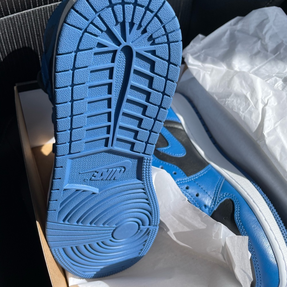 Jordan 1’s Marina Blue -Highs youth size